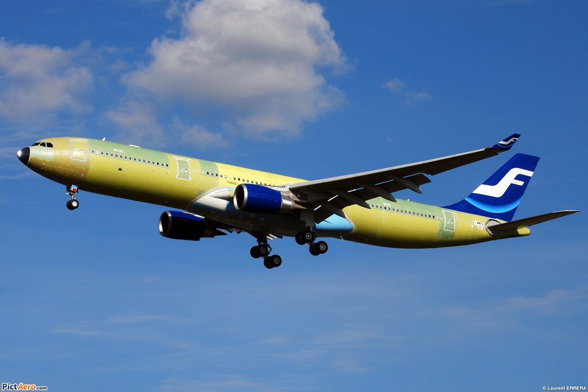 Airbus A330-300 · 无涂装
