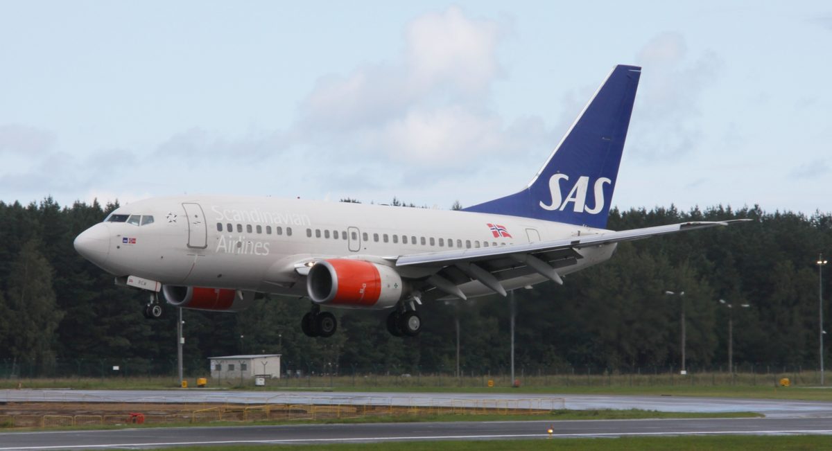Boeing 737-600 · SAS